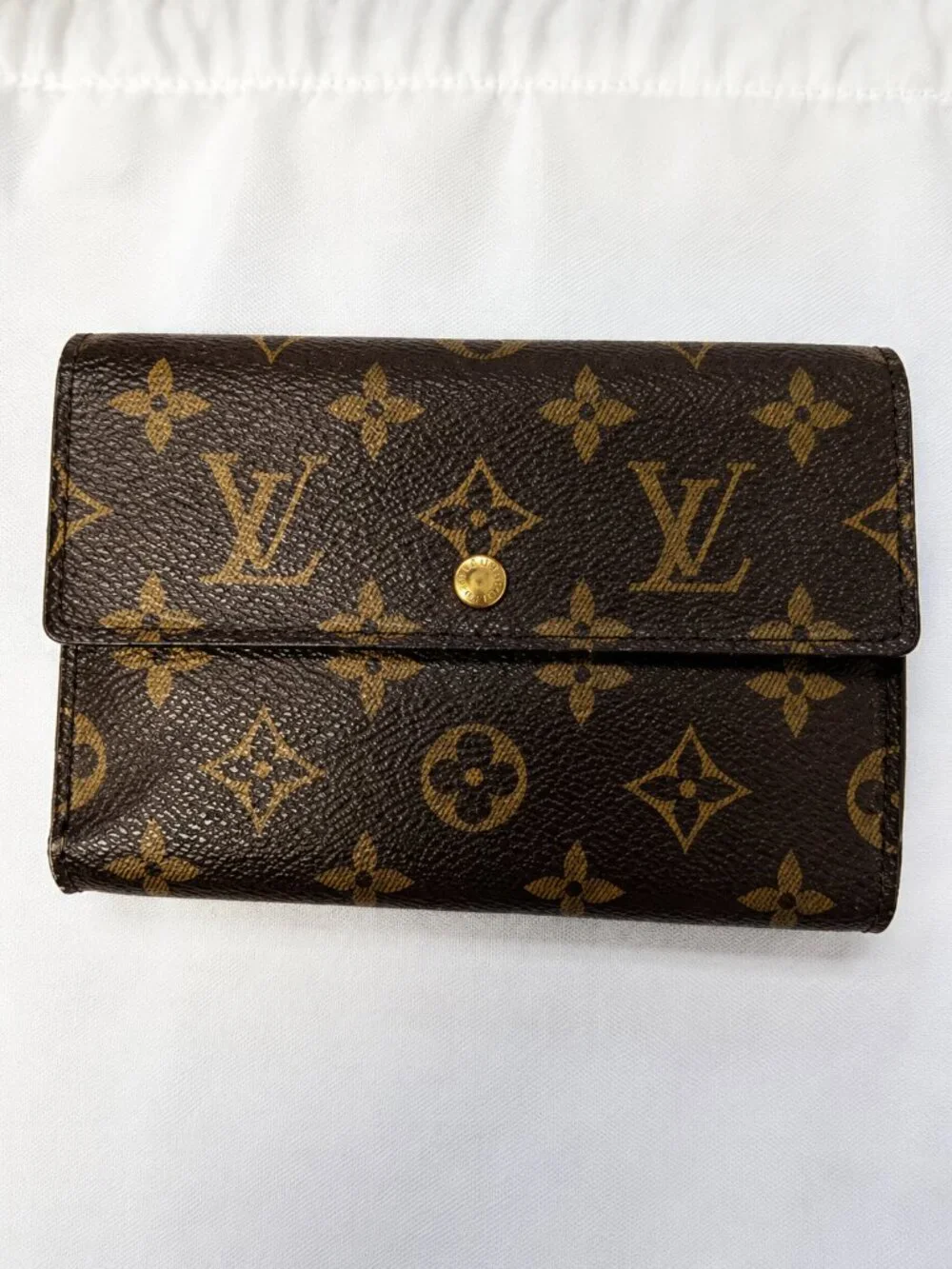 AUTHENTIC LOUIS VUITTON MONOGRAM WALLET